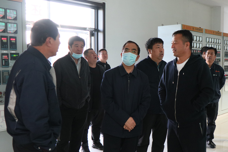 朝阳市常务副市长牛殿祥到集团视察(图1)
