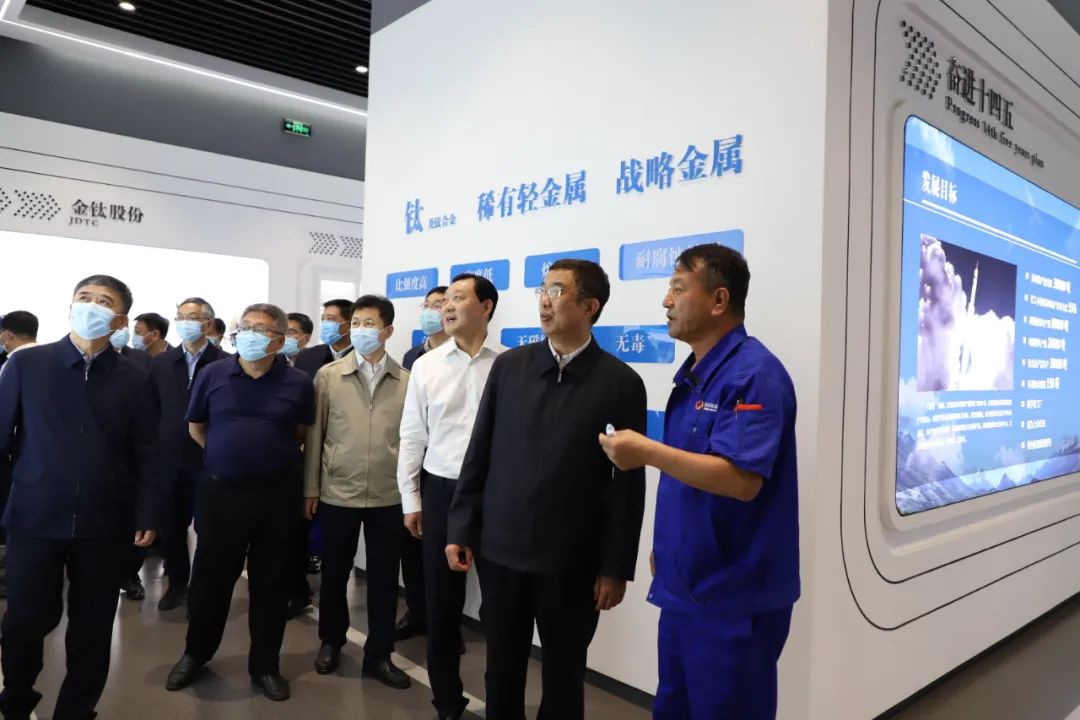 辽宁省常务副省长王健莅临金钛股份调研(图1)