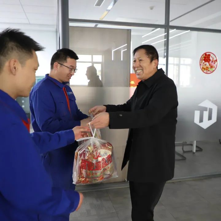 新春走一线，慰问暖人心！(图2)