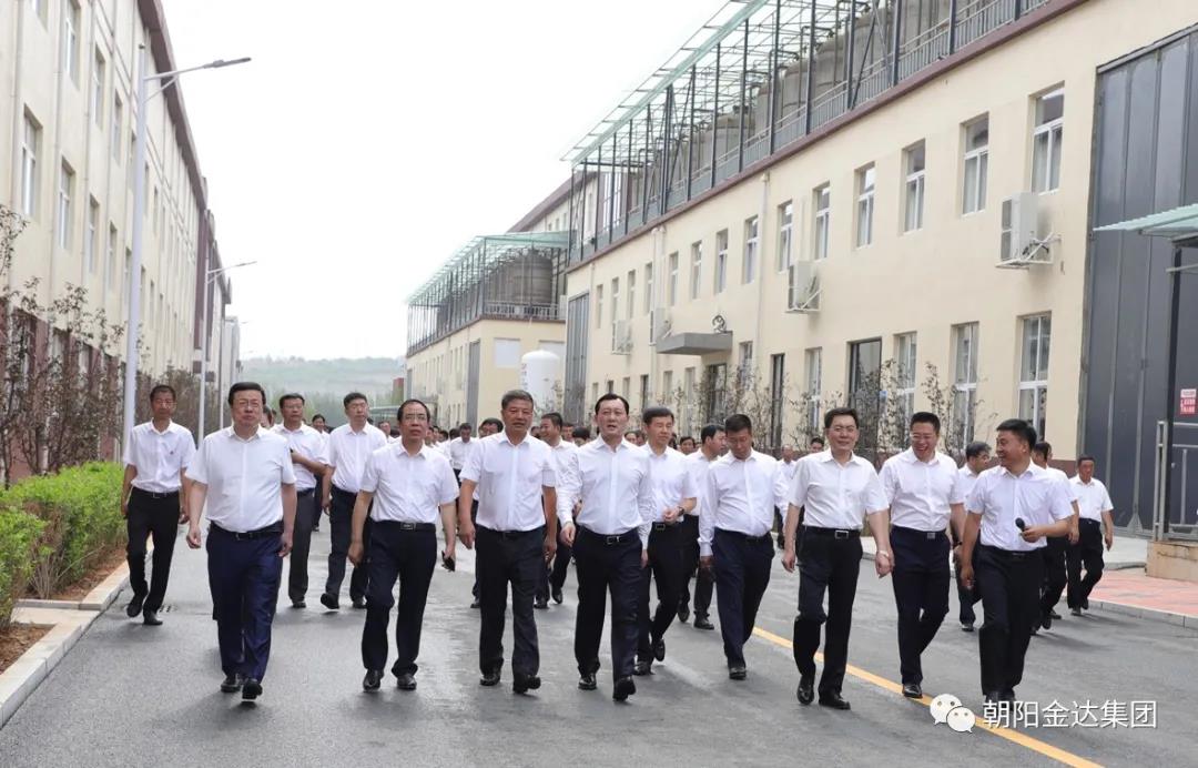 市长谢卫东到金达集团新材料产业园调研(图1) 1-200G3162631N1.jpg