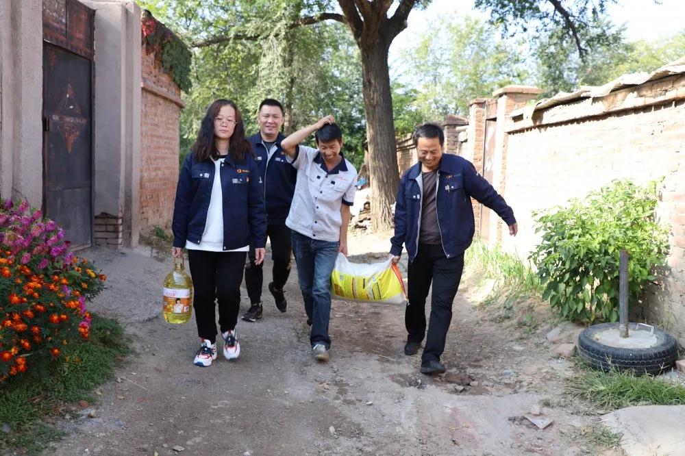 心系员工，情暖中秋(图2)